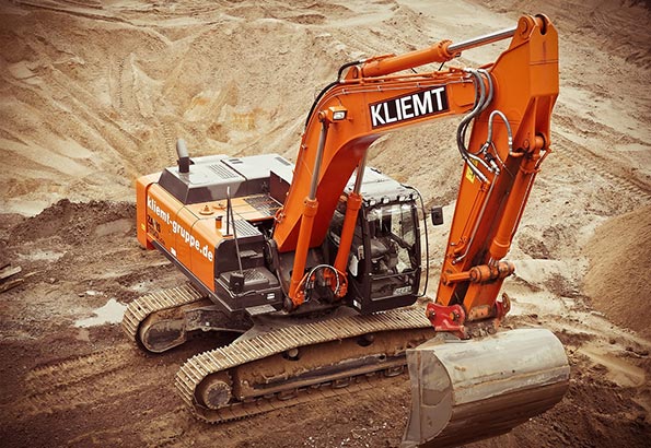 挖掘机和推土机的日常保养小技巧