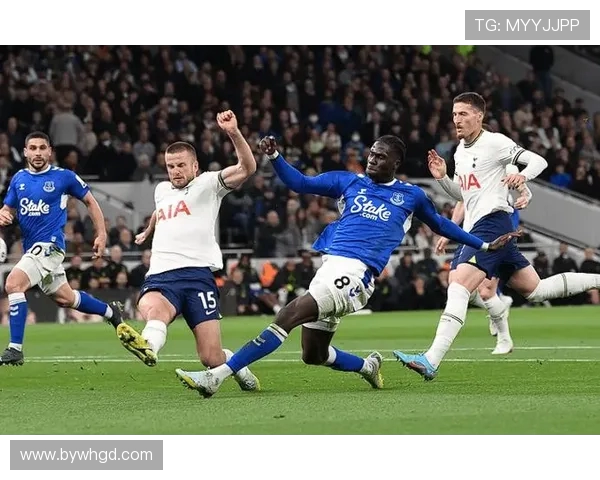 英超焦点战曼联对阵埃弗顿精彩比分回顾与赛后分析